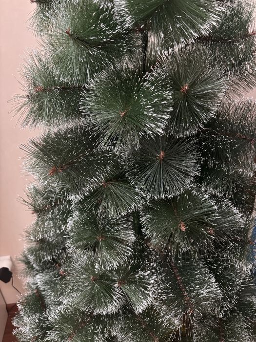 Продам елку с игрушками и герляндой