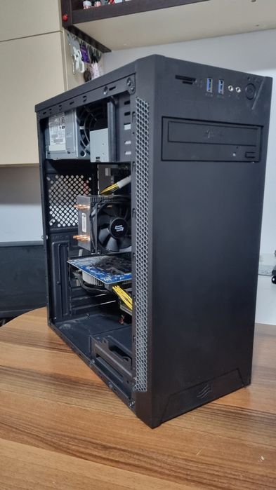 Unitate Server Worksta Intel Xeon 10 Core, 16GB RAM, GT740, SSD 160GB