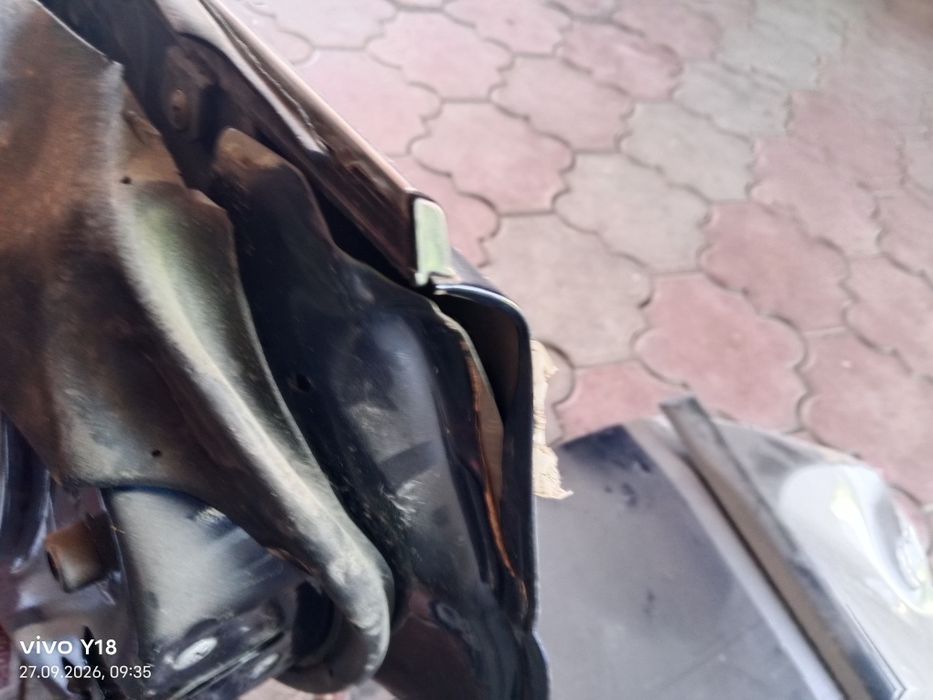 Продам дверь на Субару оутбек