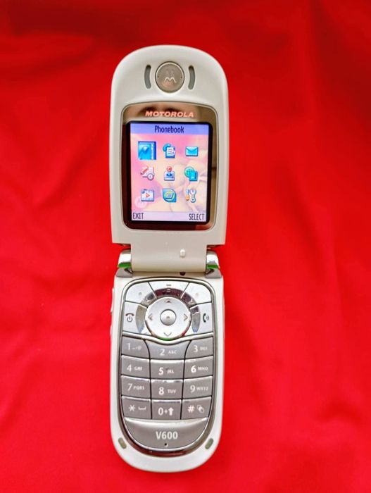 Motorola v600 ( decodat, baterie foarte buna)