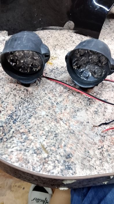 Продам пластик от мопеда  падарок допалнетелный фар