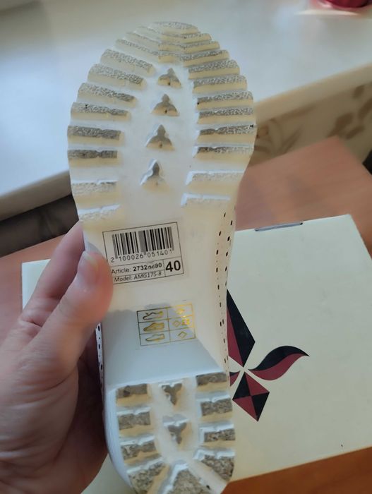 Продам женские туфли