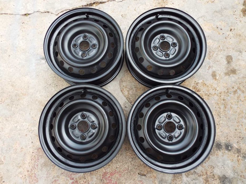 Vand 4 jante tabla pe 15" pentru toyota yaris,corola,aygo,hyundai i20 pret  600ron toate4