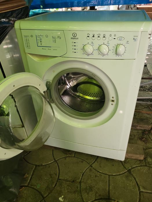 Indesit WIXL 85 FUNCȚIONALĂ  de reparat/piese
