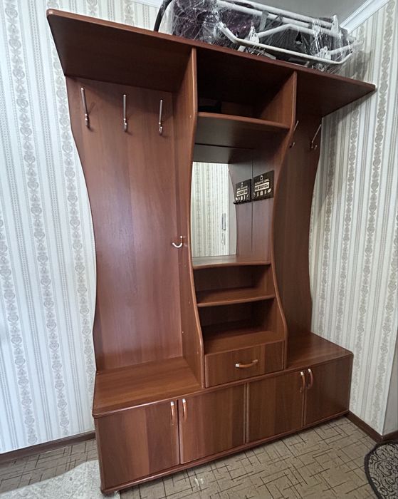 Прихожий шкаф продам