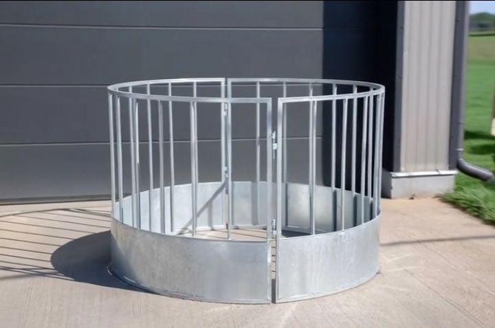 Hrănitoare metalica circulară pentru oi și capre