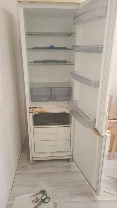 Холодильник в рабочем состоянии,