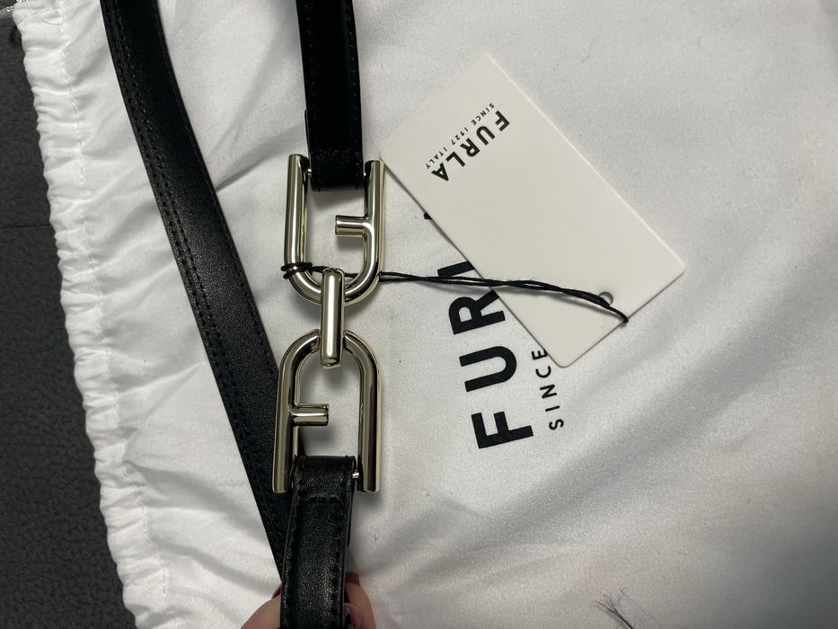 Черен кожен колан Furla