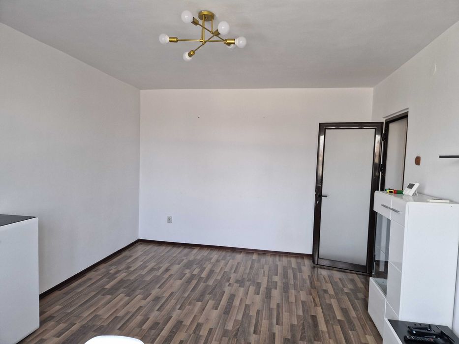 Inchiriez ap 1 camera/40 mp/1050 ron zona Apollo/ luna