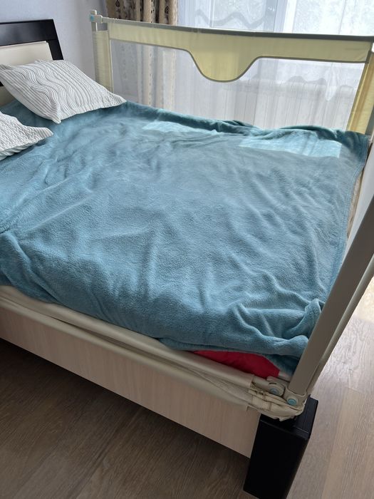 Продам защитные бортики на кровать