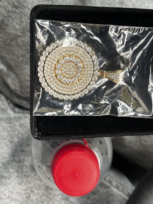 medalion cu diamante naturale