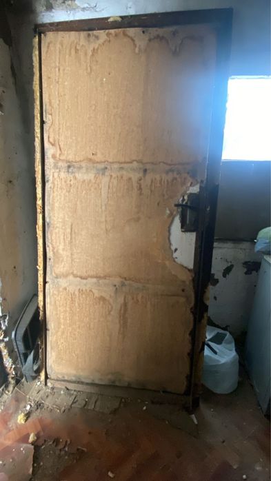 Продаётся металлическая дверь -35000