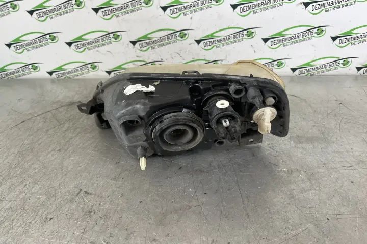 Far dreapta 89029770 Dacia Logan 2006 1.4 MT (75 hp)