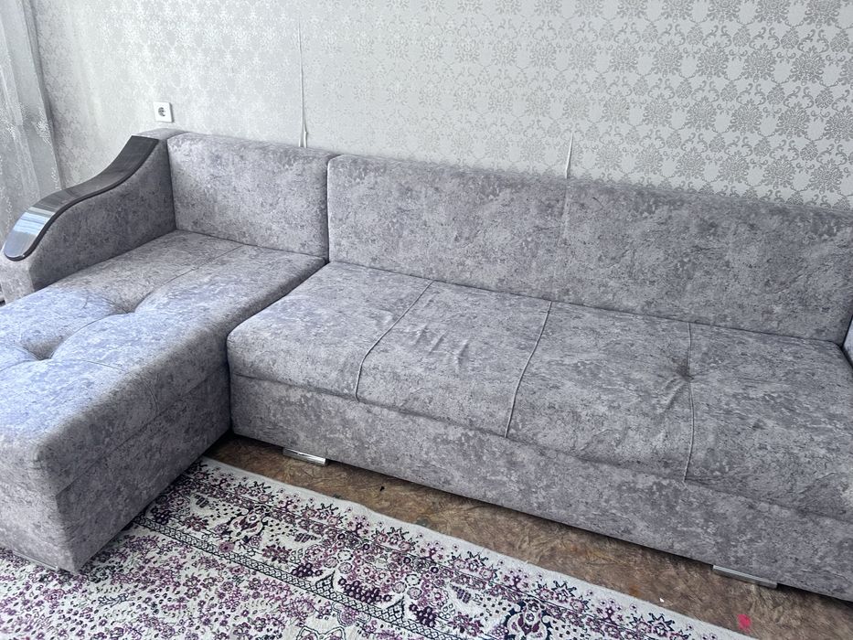 Полдается угловой диван