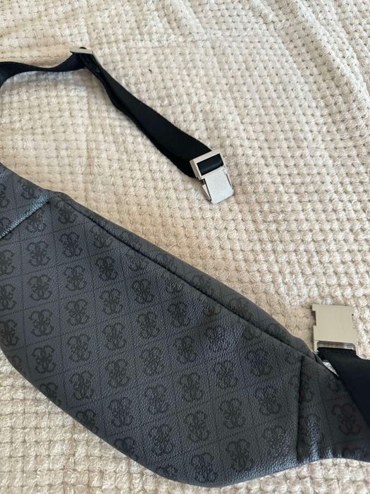 Чанта за кръста guess