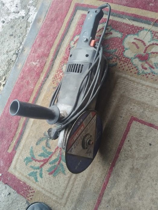 Болгарка, большая.