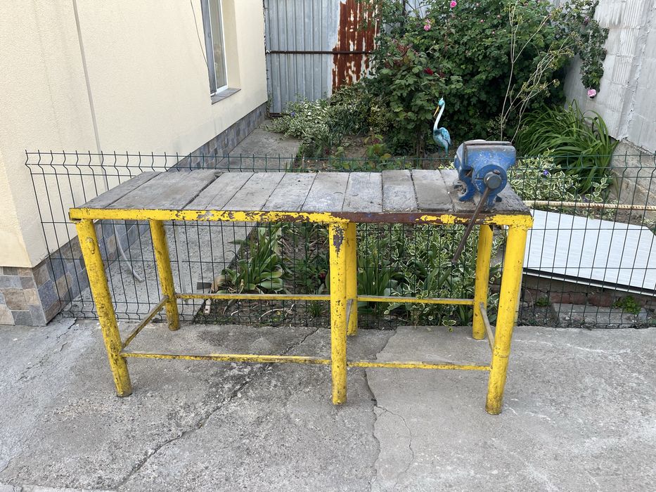 masa de lucru cu menghină