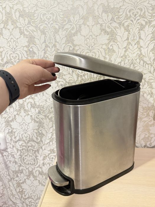 Мусорный контейнер