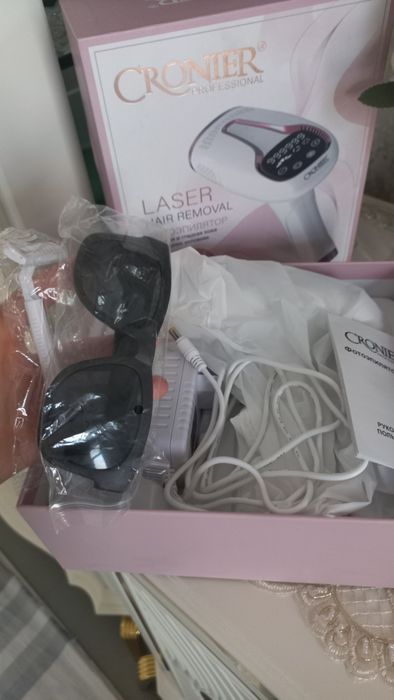 Cronier firmasining Fotoepilyatori. Tuklarni ildizi bilan yòq qiluvchi