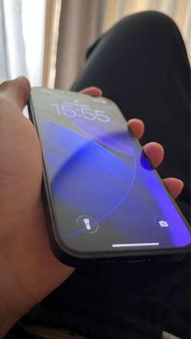Продам Iphone 13