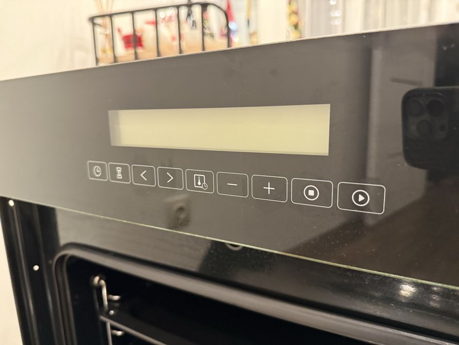 Фурна за вграждане Midea