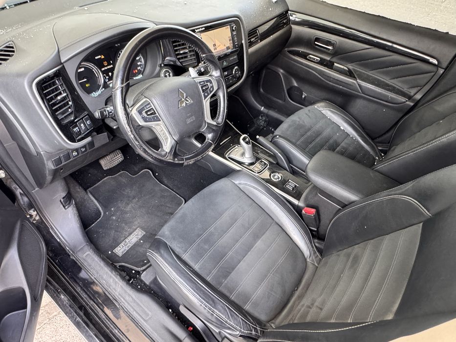 Mitsubishi Outlander 2.0 Hybrid 2016 avariat lovit