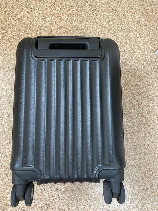 Детский   Дорожный  чемодан  продам .