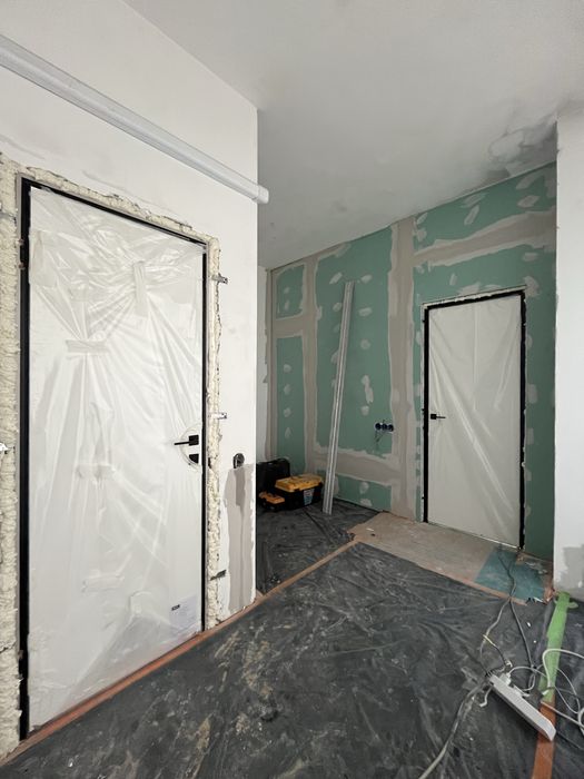 Установка межкомнатных дверей