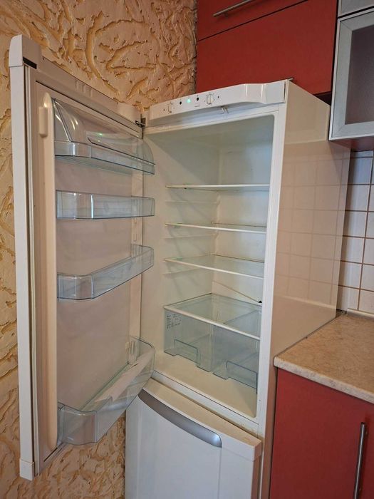 Кухня с дължина 456 см с включени уреди