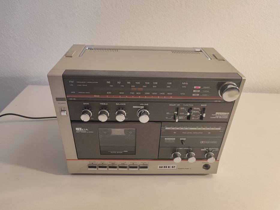 Radio casetofon Uher Power Port 2 defect