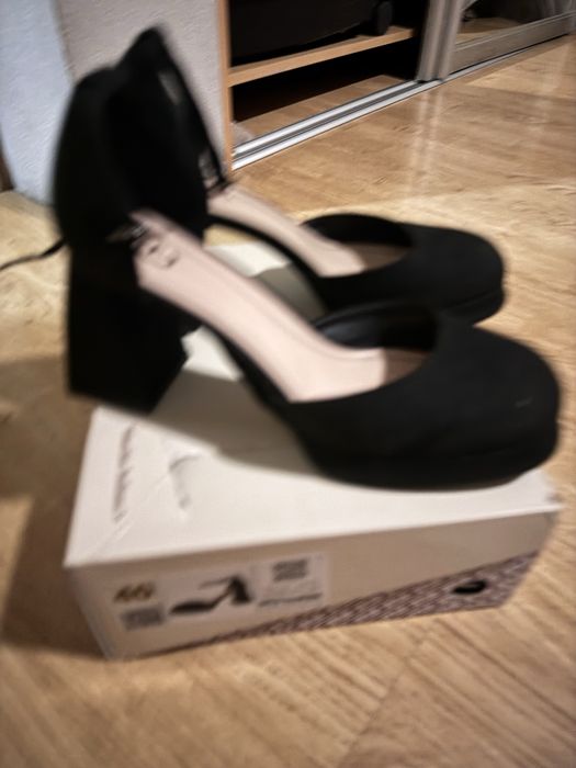 Продаю туфли черные