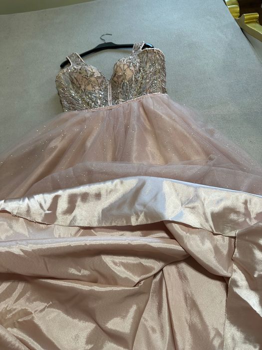 Офицялна рокля с корсет