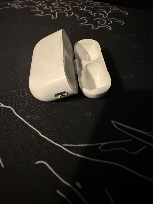 AirPods Pro 2 Folosite foarte putin aproape noi