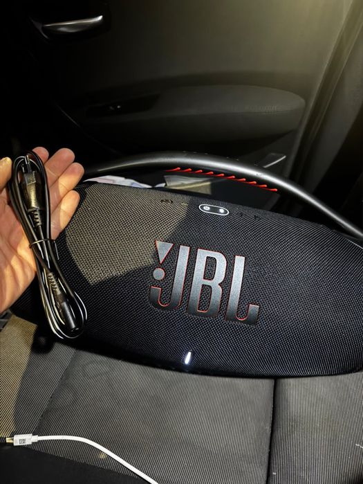 Тонколона Jbl bombox 3