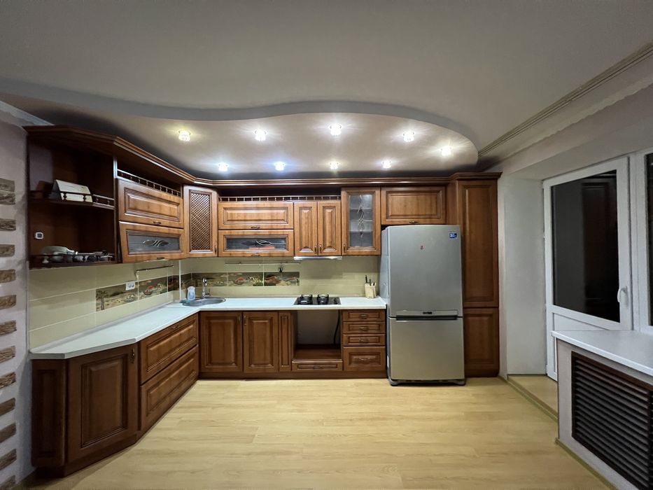 Жамбыла 200, 3-ком. Кв.