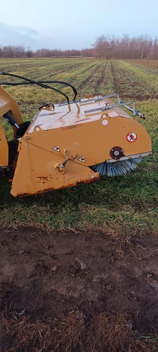 Perie bobcat cu cupa