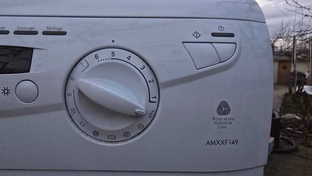 Продавам пералня със сушилня Hotpoint Модел AMXXF149
