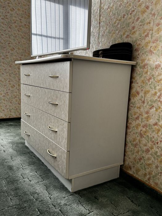 Продам спальный гарнитур