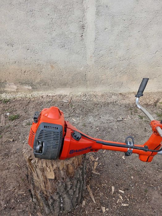 Vând motocosa Husqvarna 545 aproape  noua preț 3000 lei, Negociabil