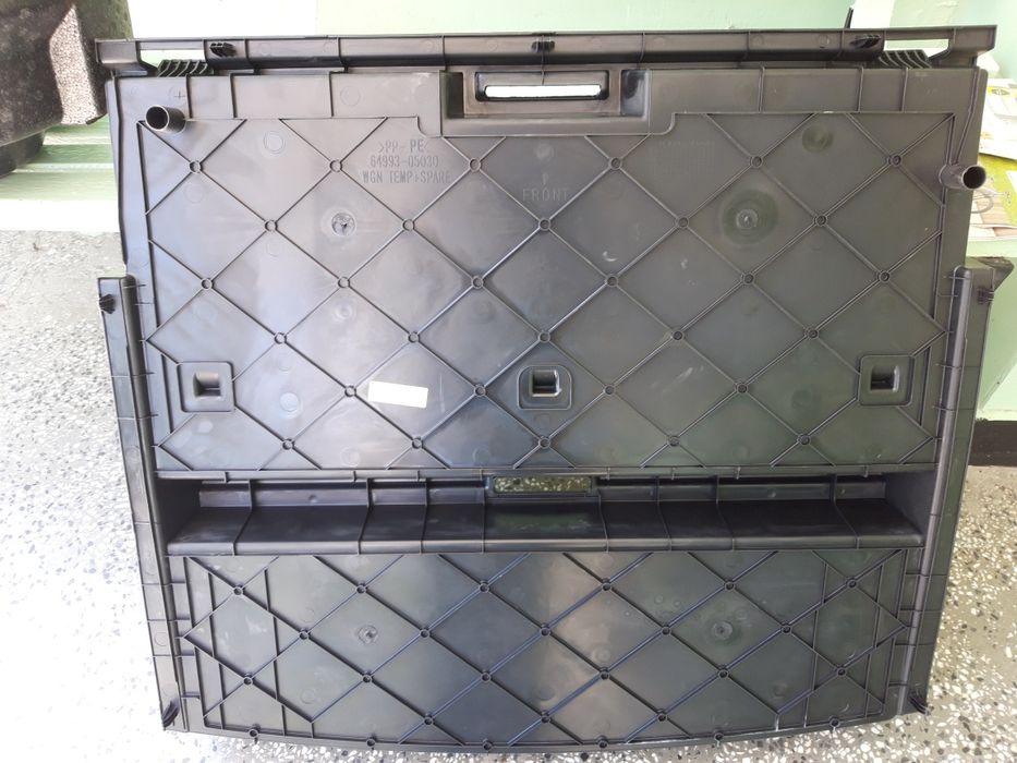 Кора за багажник и леген резервна гума Тойота Авенсис / Toyota Avensis