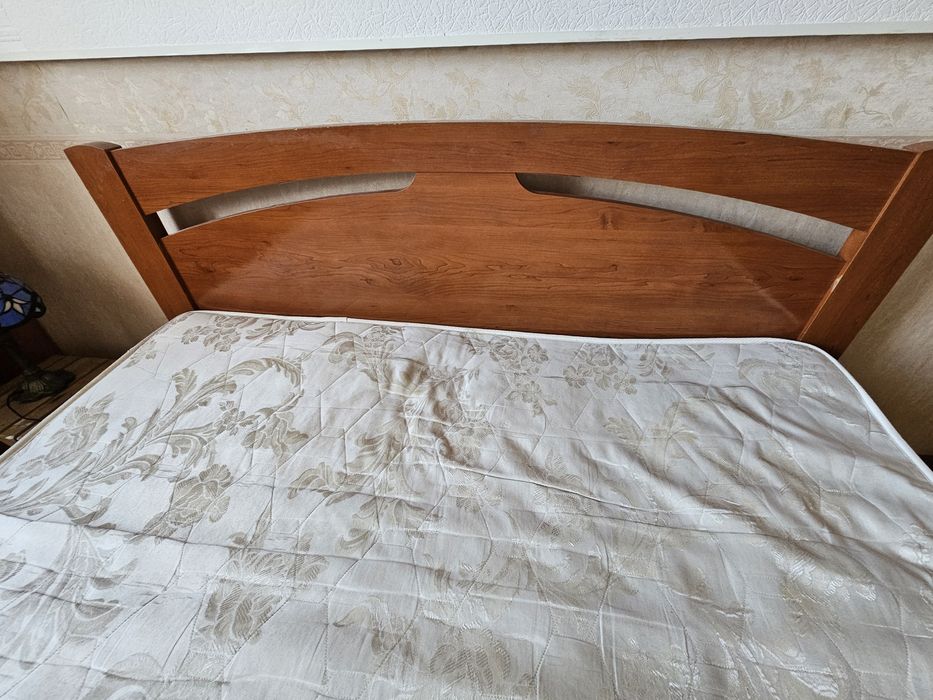 Отдам кровать двуспальную