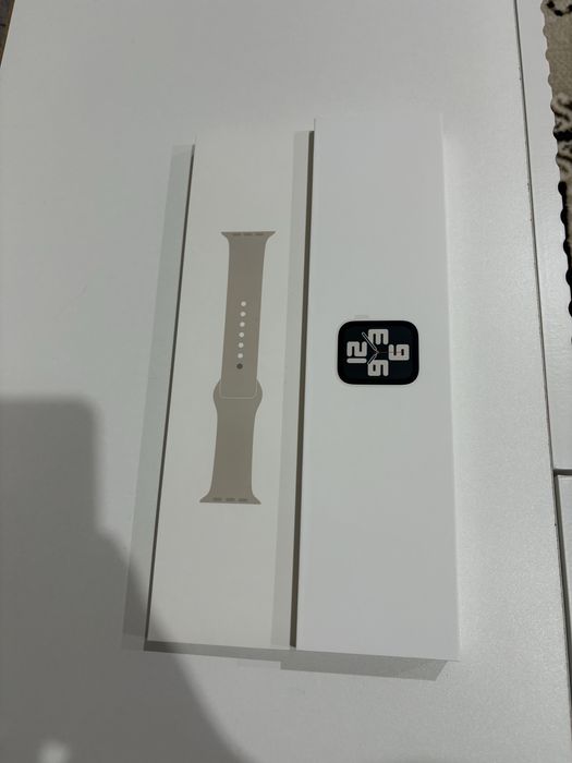 Продам Apple Watch SE 2
