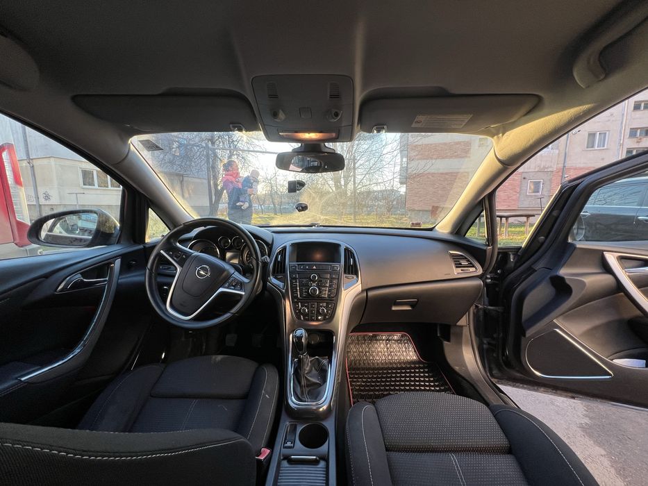 Opel Astra J 2.0  CDTI -full options- pachet sport- Negru