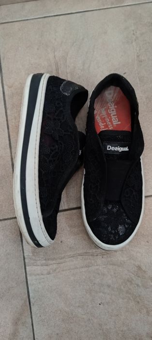 Desigual кецове.