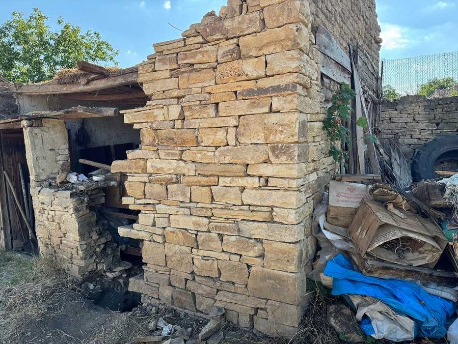 Дялани камъни за стени и огради