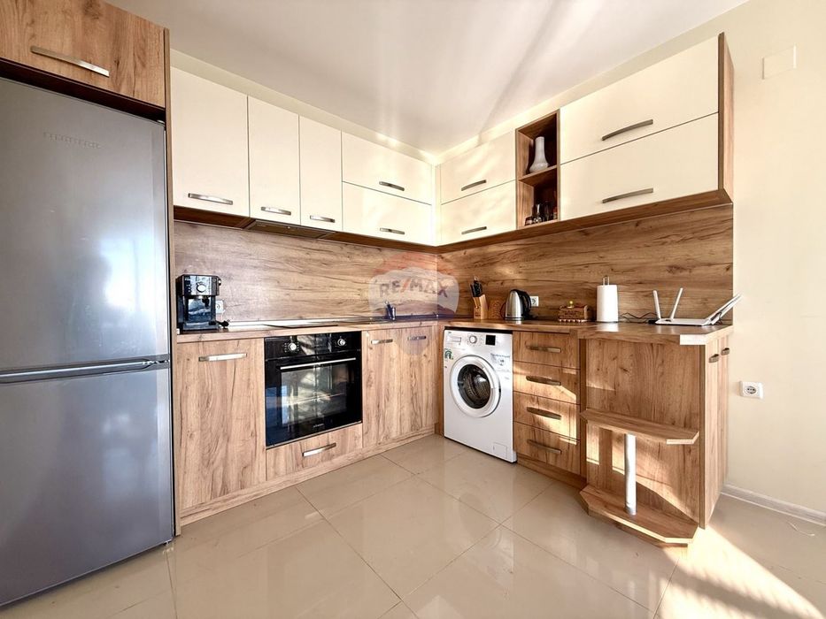 Къща с три спални, двор, барбекю и нескриваема панорамна морска гледк