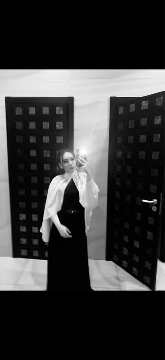 Стильное платье в отличном состоянии