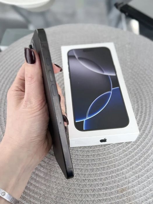 Iphone 16 pro max 256 black в отличном состояние