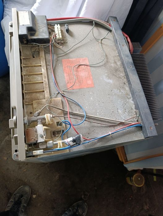 Хладилник газ,220 и 12 v
