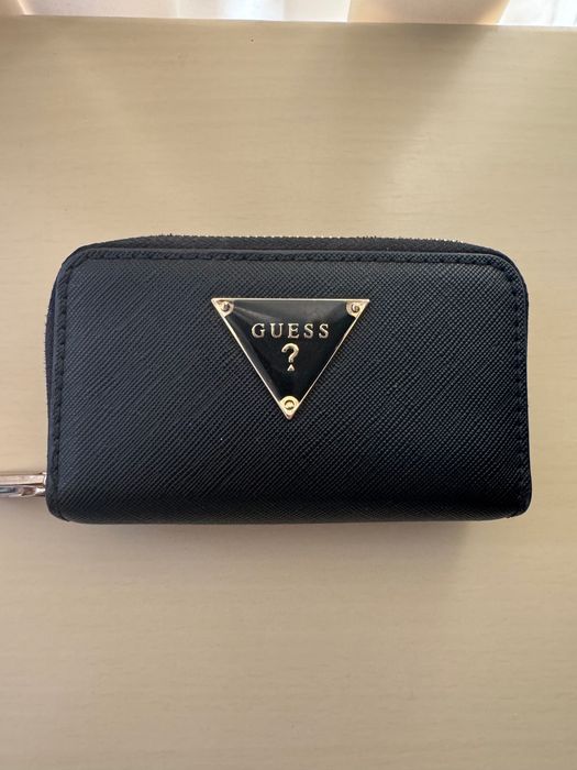 Дамско портмоне Guess